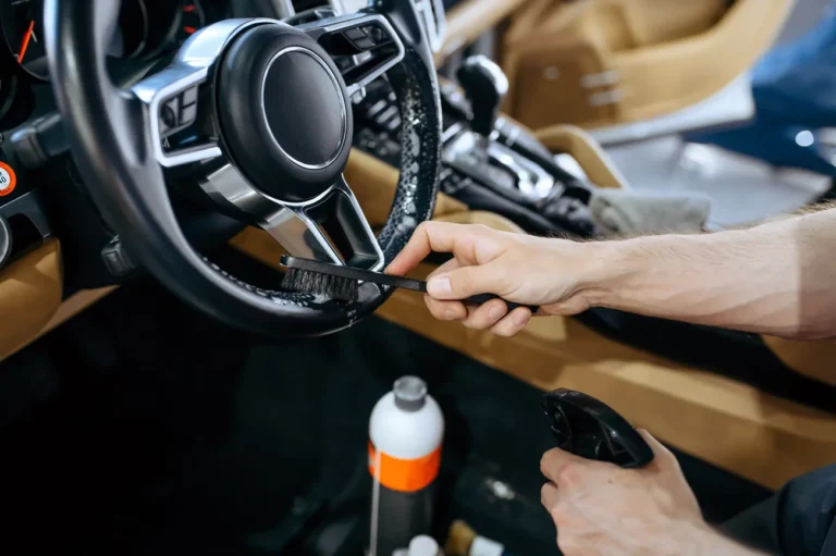 Detailing w garażu – niezbędne wyposażenie